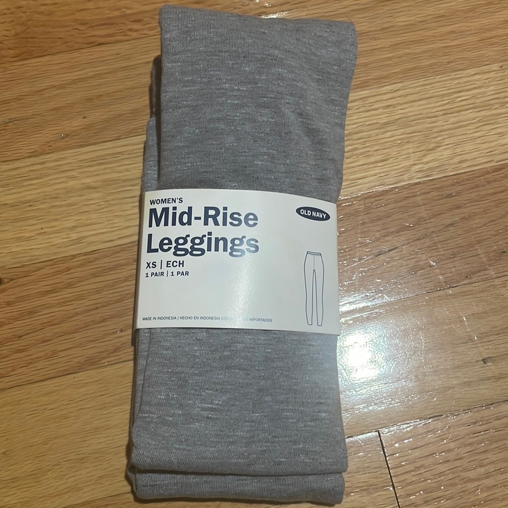 *NWT* Old Navy Women’s Mid-Rise Leggings (size XS)